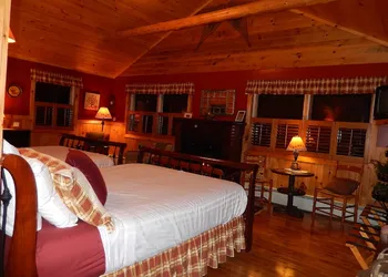 Kiwassa Lake Bed & Breakfast hotel thumbnail 6