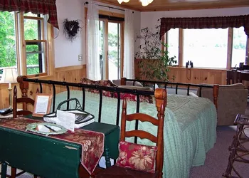 Kiwassa Lake Bed & Breakfast hotel thumbnail 7