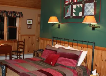 Kiwassa Lake Bed & Breakfast hotel thumbnail 8