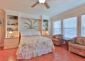 Tortuga Inn Beach Resort hotel thumbnail 2