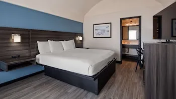 SureStay Hotel by Best Western Virginia Beach Royal Clipper hotel thumbnail 3