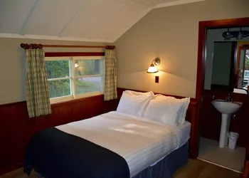 Johnston Canyon Lodge and Bungalows hotel thumbnail 3