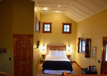 Johnston Canyon Lodge and Bungalows hotel thumbnail 4