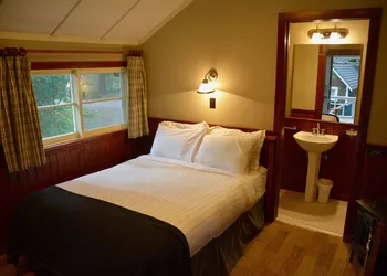 Johnston Canyon Lodge and Bungalows hotel thumbnail 5