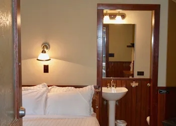 Johnston Canyon Lodge and Bungalows hotel thumbnail 6