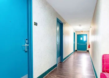 Utica Stay Inn hotel thumbnail 7