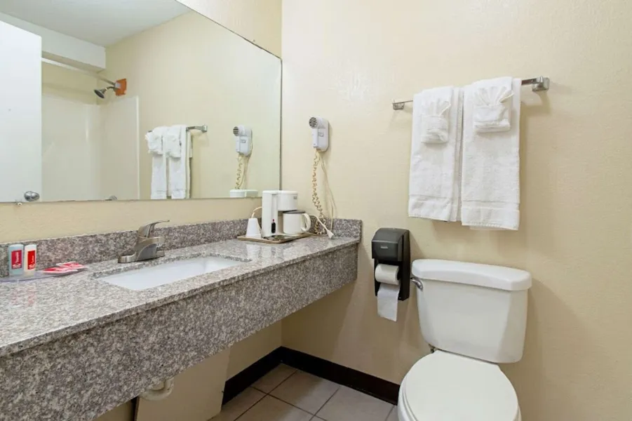 Utica Stay Inn hotel detail image 6