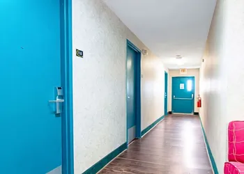 Utica Stay Inn hotel thumbnail 7