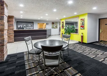 Super 8 by Wyndham Sapulpa/Tulsa Area hotel thumbnail 2