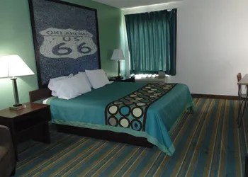 Super 8 by Wyndham Sapulpa/Tulsa Area hotel thumbnail 5