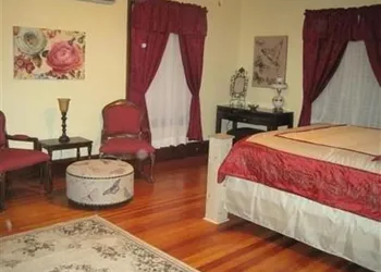 Walton Manor Inn Bed & Breakfast hotel thumbnail 2