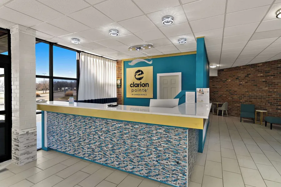 Clarion Pointe Bloomington – Normal near I-55 and University hotel detail image 2