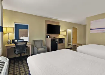 Clarion Pointe Bloomington – Normal near I-55 and University hotel thumbnail 8