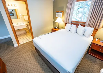 Blue Door Inn hotel thumbnail 8