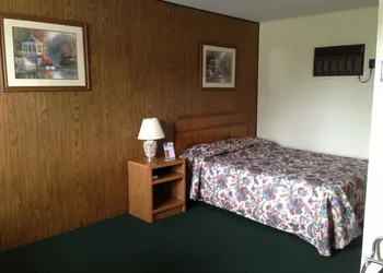 Capri Motel hotel thumbnail 6