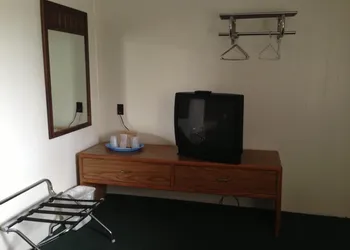Capri Motel hotel thumbnail 8