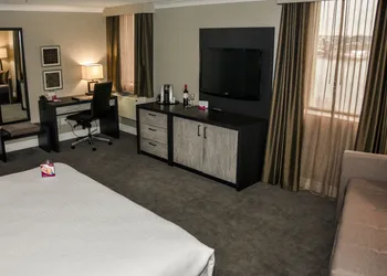 Crowne Plaza Fredericton-Lord Beaverbrook by IHG hotel thumbnail 2