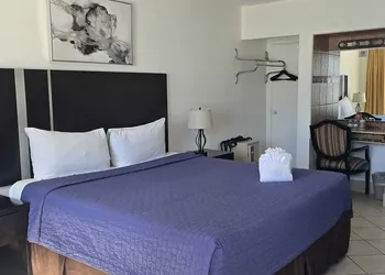 Travelsuites Inn hotel thumbnail 7