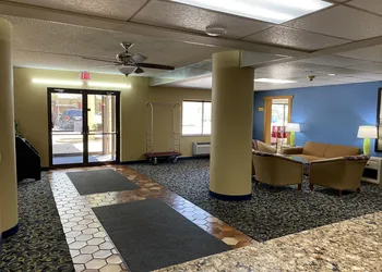 Super 8 by Wyndham Port Clinton hotel thumbnail 2