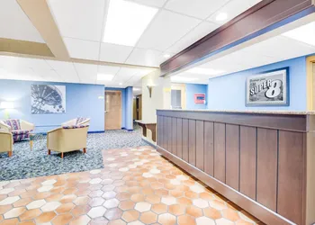 Super 8 by Wyndham Port Clinton hotel thumbnail 3