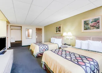 Super 8 by Wyndham Port Clinton hotel thumbnail 5