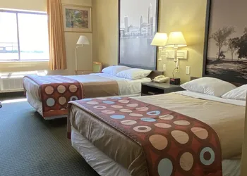Super 8 by Wyndham Port Clinton hotel thumbnail 7