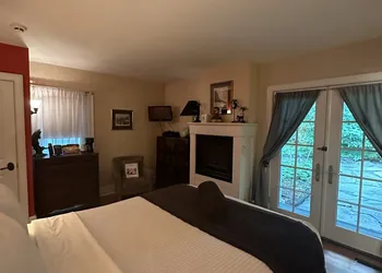 Buttermilk Falls Inn hotel thumbnail 6