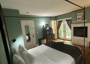Buttermilk Falls Inn hotel thumbnail 4