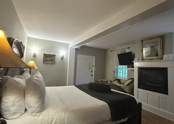Buttermilk Falls Inn hotel thumbnail 7