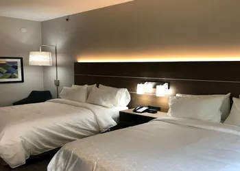 Holiday Inn Express & Suites Arlington North - Stadium Area by IHG hotel thumbnail 3