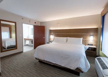Holiday Inn Express & Suites Arlington North - Stadium Area by IHG hotel thumbnail 8