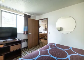 Super 8 by Wyndham Custer/Crazy Horse Area hotel thumbnail 6