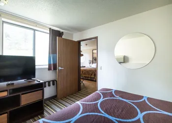 Super 8 by Wyndham Custer/Crazy Horse Area hotel thumbnail 6