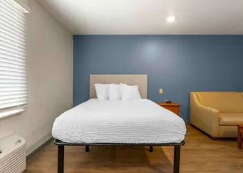 WoodSpring Suites Fayetteville I-49 hotel thumbnail 8