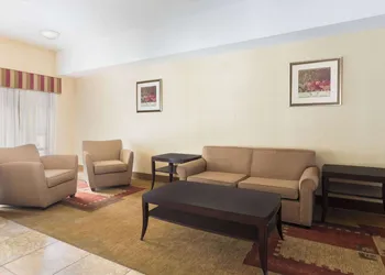 Days Inn by Wyndham Semmes/Mobile hotel thumbnail 2