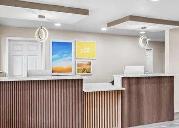 Days Inn by Wyndham Spartanburg hotel thumbnail 2