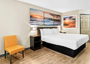 Days Inn by Wyndham Spartanburg hotel thumbnail 7