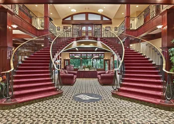 Crown Isle Resort and Golf Community hotel thumbnail 2