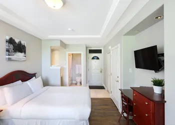 Crown Isle Resort and Golf Community hotel thumbnail 4