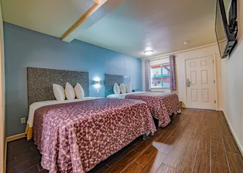 Turlock Inn hotel thumbnail 5