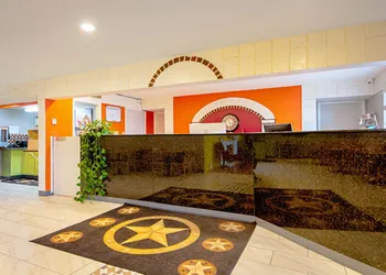Economy Inn & Suites hotel thumbnail 2