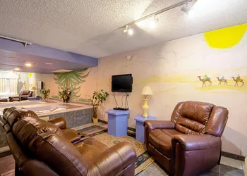 Economy Inn & Suites hotel thumbnail 4