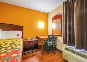 Econo Lodge Decatur South hotel thumbnail 6