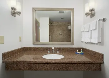 Holiday Inn Express Hotel & Suites Lander by IHG hotel thumbnail 5