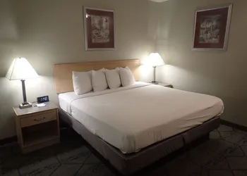 Baymont by Wyndham Effingham hotel thumbnail 4