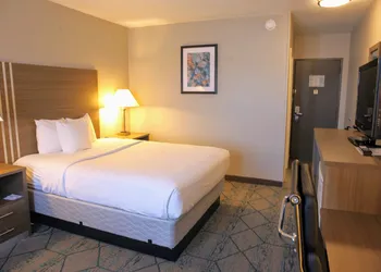 Baymont by Wyndham Effingham hotel thumbnail 5
