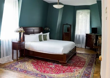 Queen Anne Inn hotel thumbnail 3
