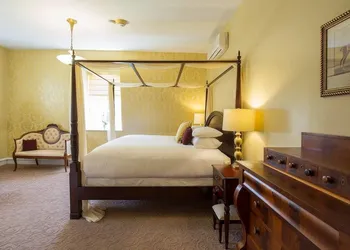 Queen Anne Inn hotel thumbnail 4