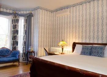 Queen Anne Inn hotel thumbnail 5