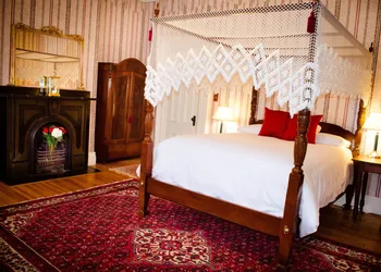 Queen Anne Inn hotel thumbnail 6